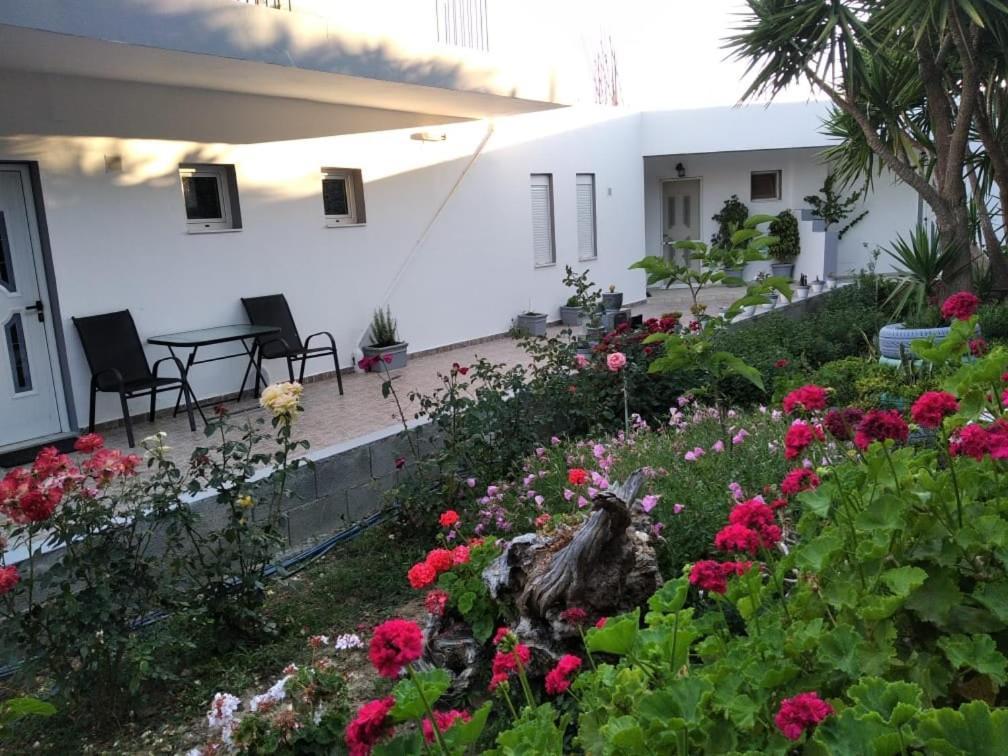 Golden Sun Apartments Rodakino Exterior photo